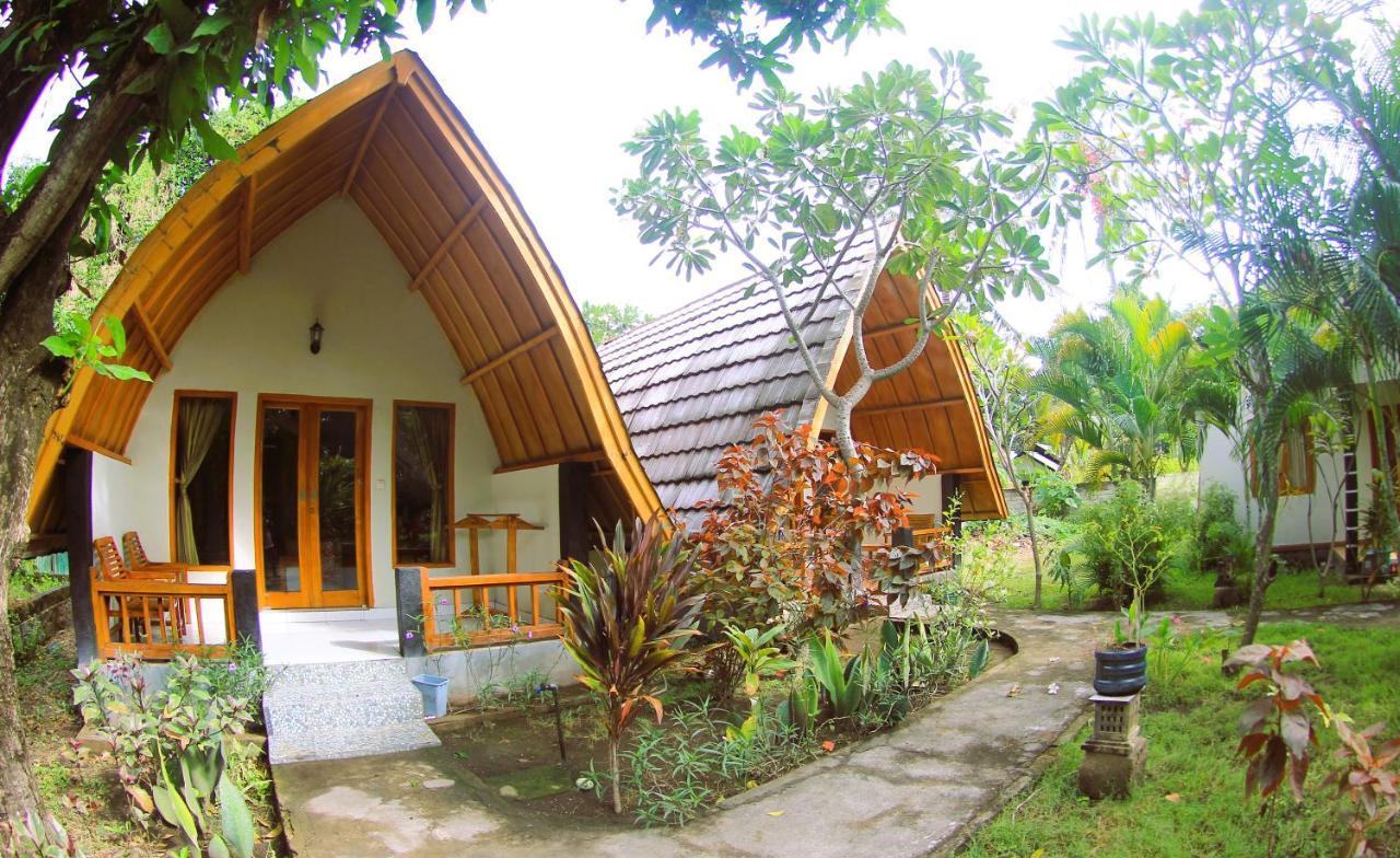 Florine'S Garden Hotel Gili Air Exterior photo