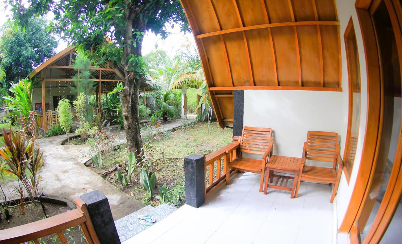 Florine'S Garden Hotel Gili Air Exterior photo
