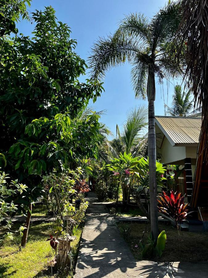 Florine'S Garden Hotel Gili Air Exterior photo