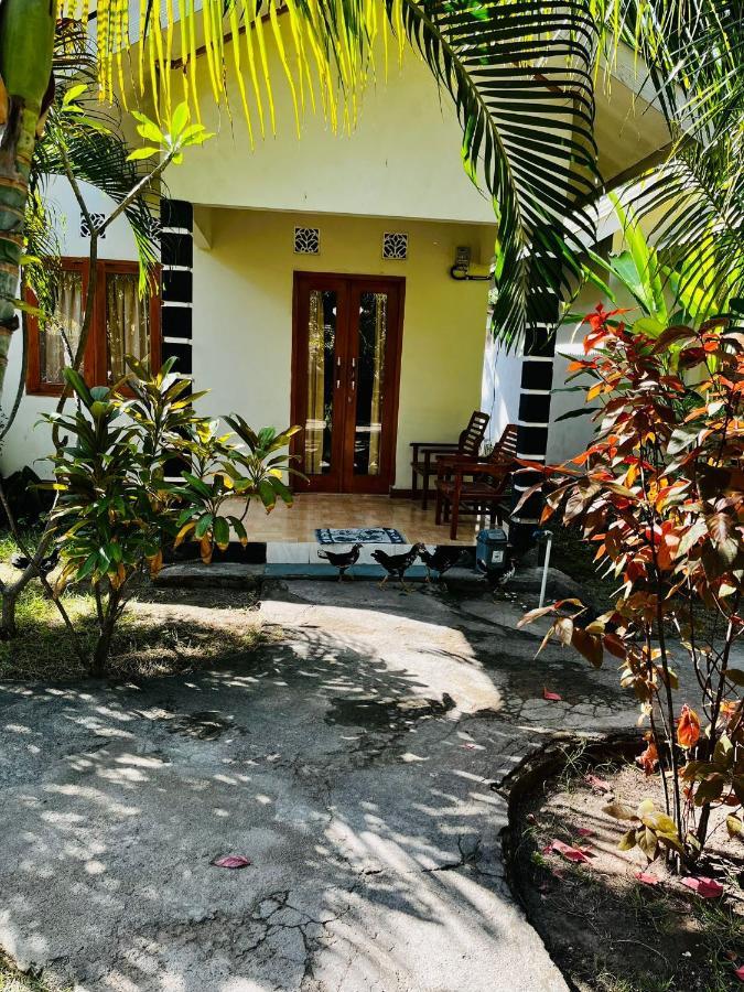 Florine'S Garden Hotel Gili Air Exterior photo