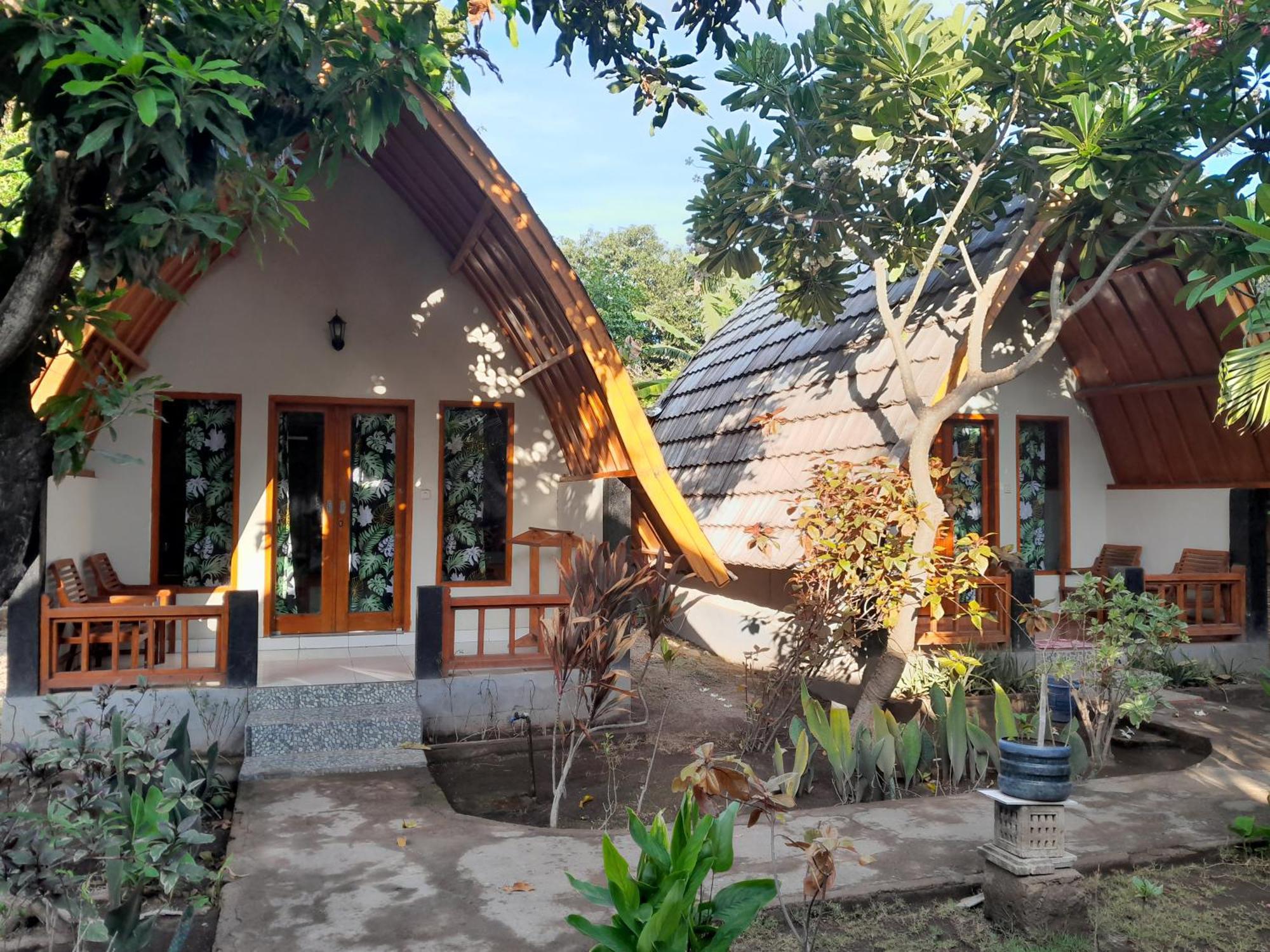 Florine'S Garden Hotel Gili Air Exterior photo