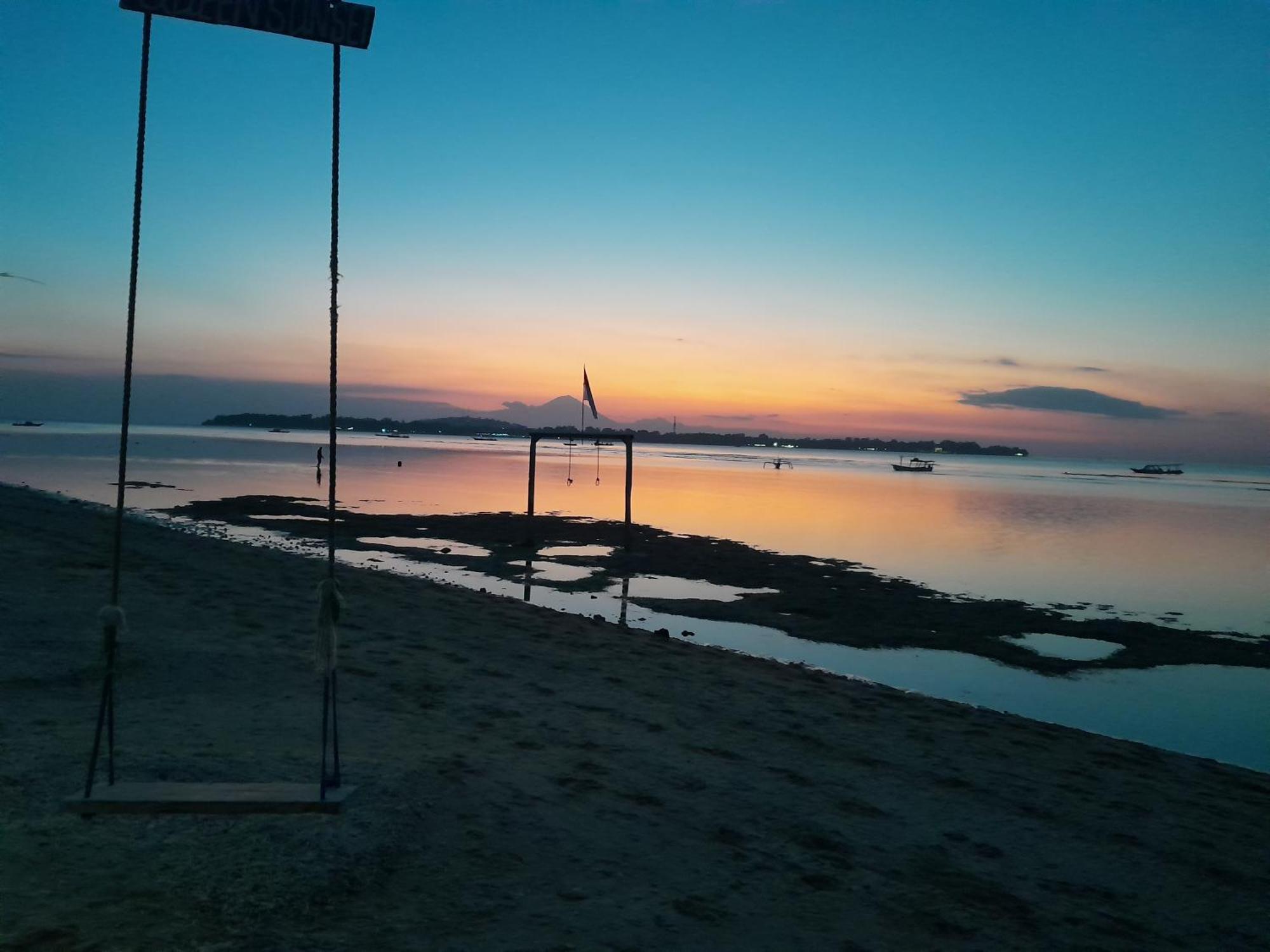 Florine'S Garden Hotel Gili Air Exterior photo