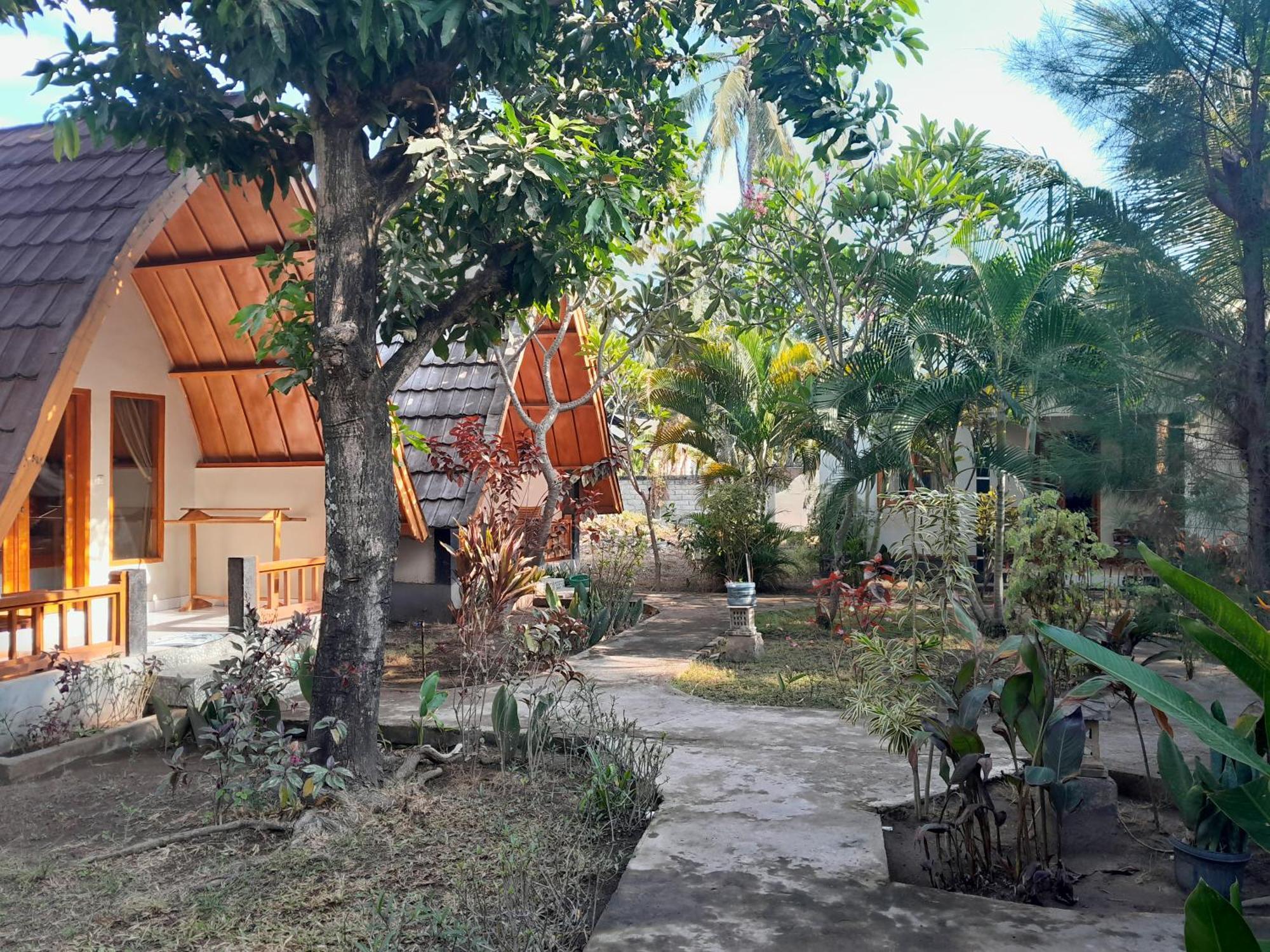 Florine'S Garden Hotel Gili Air Exterior photo