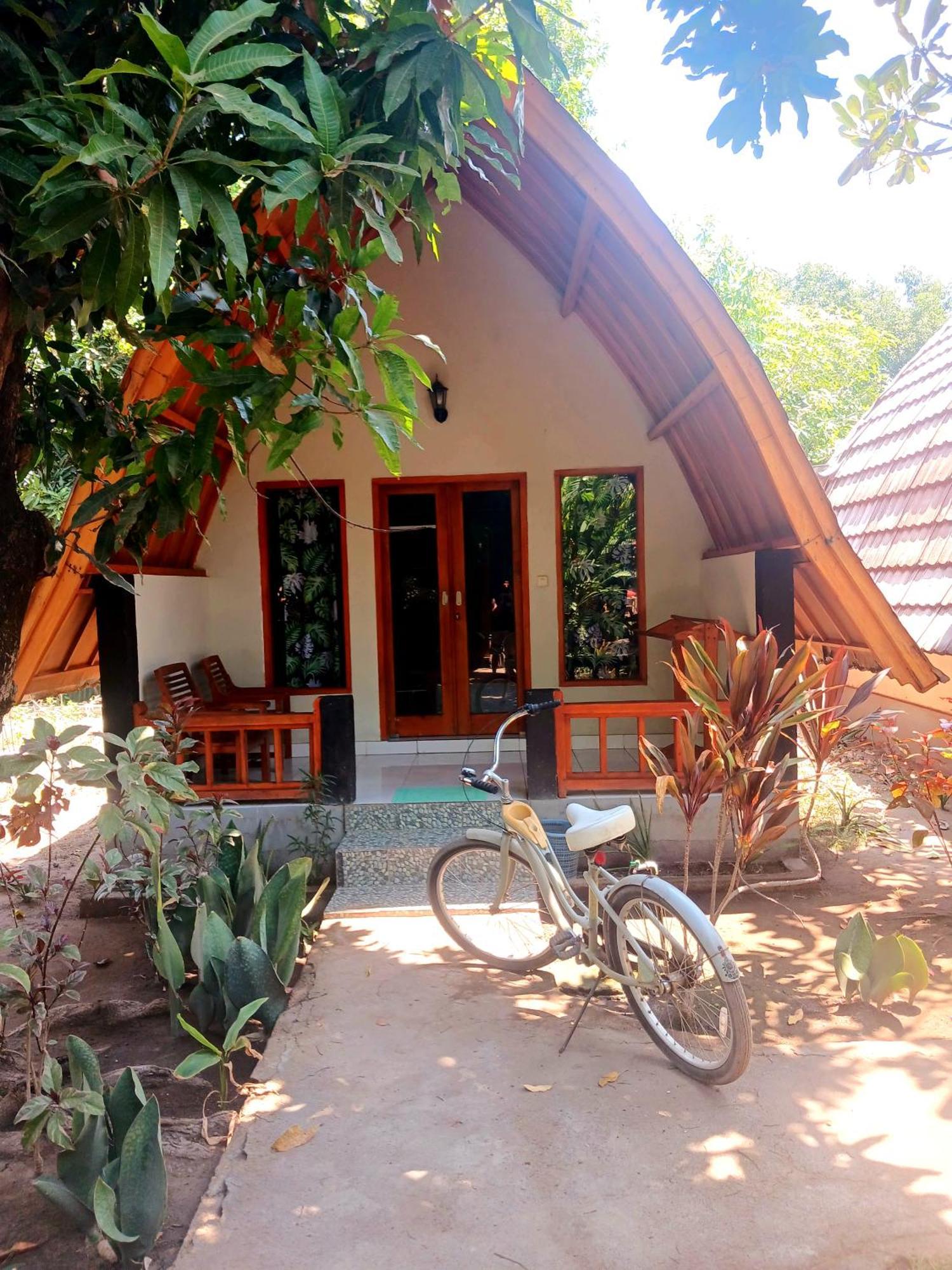 Florine'S Garden Hotel Gili Air Exterior photo